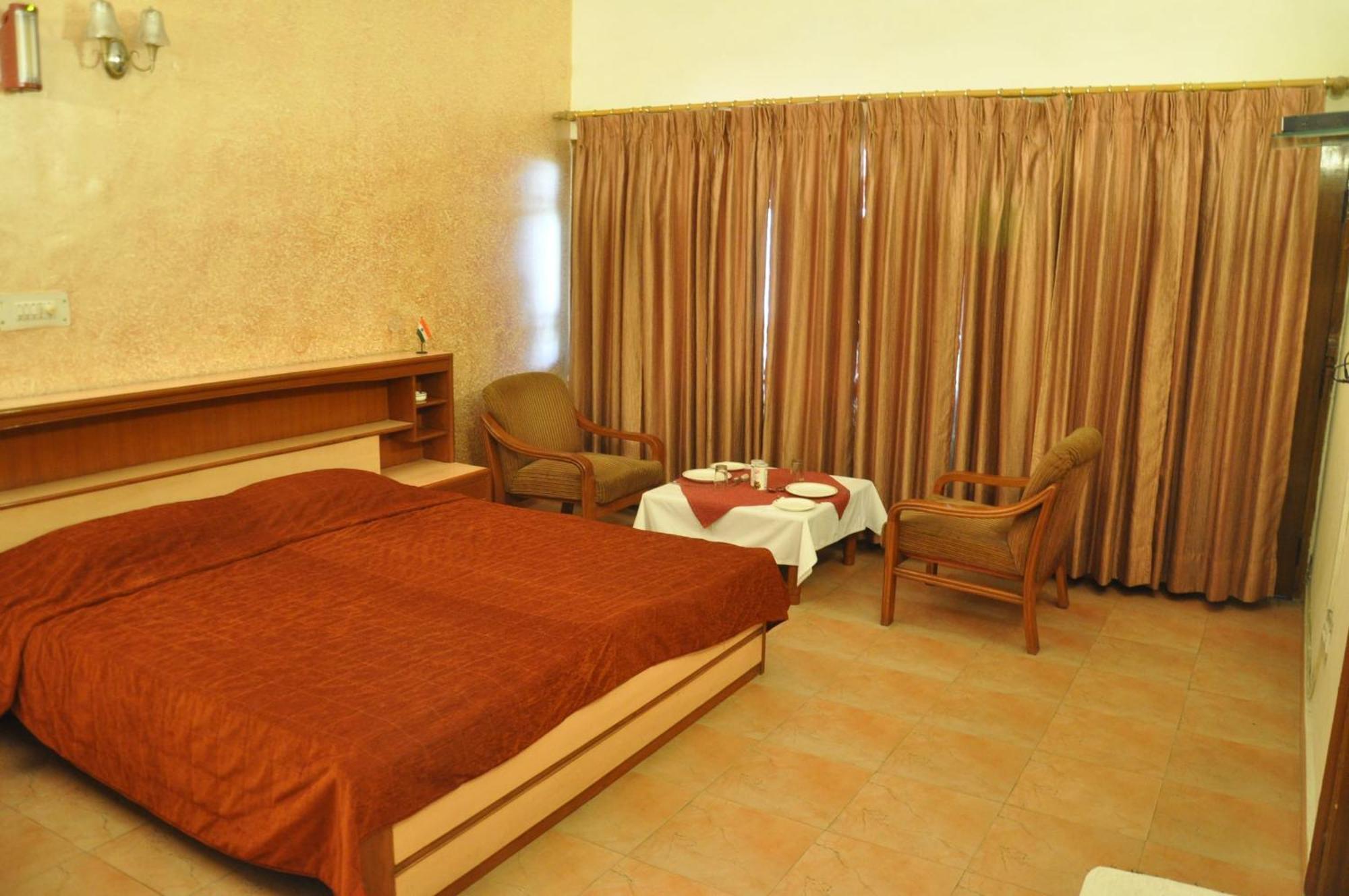 Karna Lake Tourist Resort Karnāl Extérieur photo