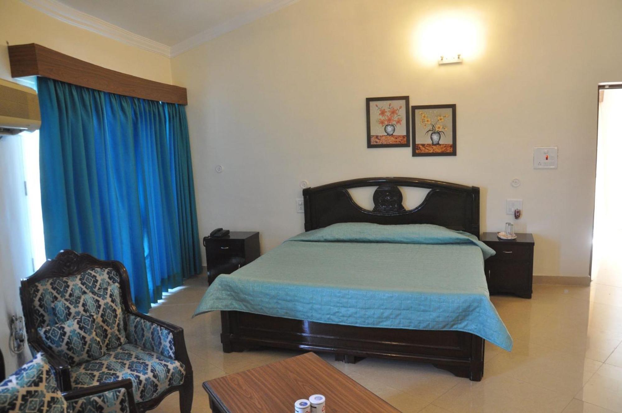 Karna Lake Tourist Resort Karnāl Extérieur photo